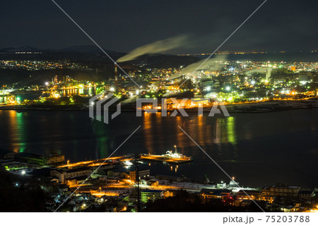 北海道　室蘭市測量山からの夜景④ 75203788