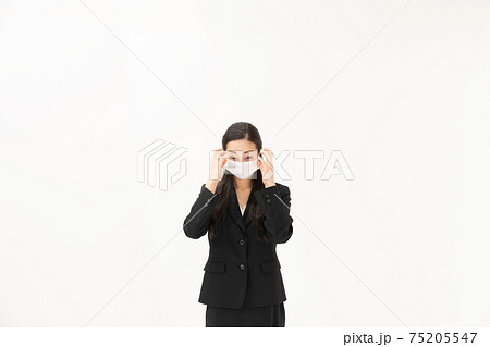 ビジネスウーマン　ストレス　マスク　花粉症 75205547