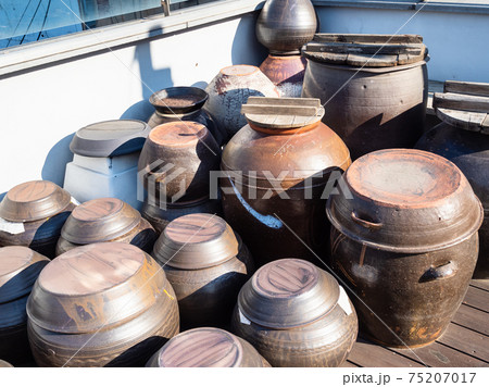 earthenware pots on outdoor market in Seoul earthenware pots on outdoor market in Seoul 75207017