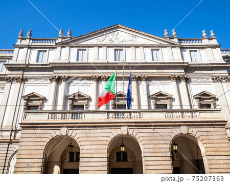 facade of opera house Teatro alla Scala a Milano facade of opera house Teatro alla Scala a Milano 75207363