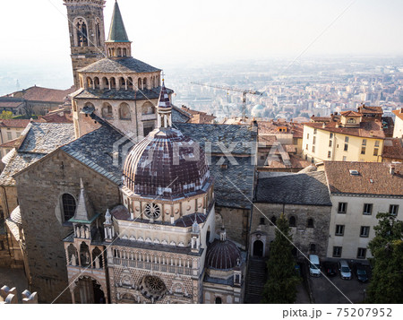 above view of Piazza Duomo and Basilica in Bergamo 75207952