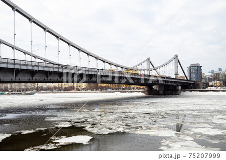 view of Krymsky Bridge over Moskva River in winter 75207999