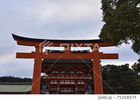 伏見稲荷　楼門 75208074