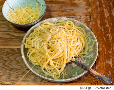 portion Spaghetti Cacio e Pepe on old wooden table portion Spaghetti Cacio e Pepe on old wooden table 75208362