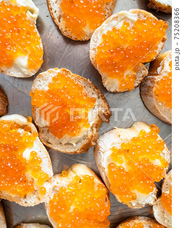 salmon soe butterbrots on tray salmon soe butterbrots on tray 75208366