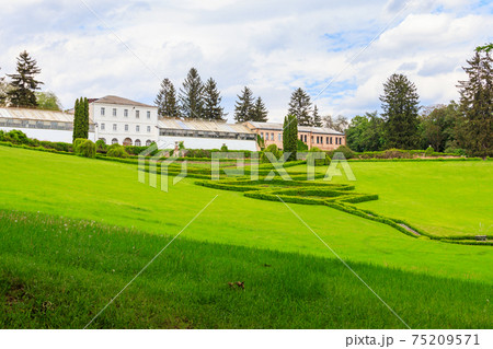 View of Parterre Amphitheatre in Sofiyivka park in Uman, Ukraine 75209571