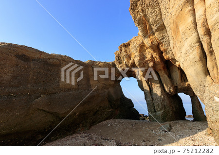 くぐり岩 山口県山陽小野田市 くぐり岩 山口県山陽小野田市 75212282