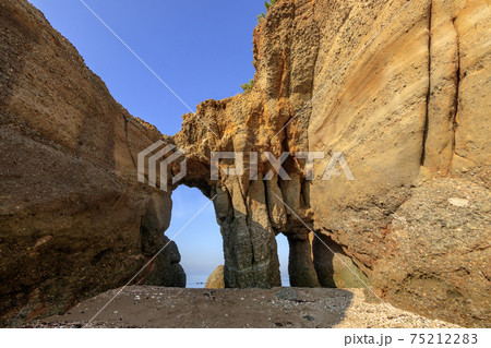 くぐり岩 山口県山陽小野田市 くぐり岩 山口県山陽小野田市 75212283