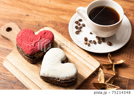 色々な種類のドーナッツ 75214348