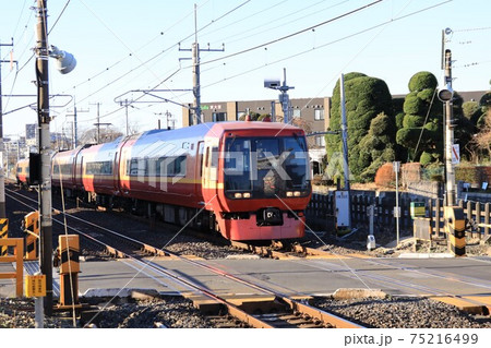 R宇都宮線を走る下り特急日光1号の電車 R宇都宮線を走る下り特急日光1号の電車 75216499