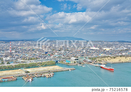 【四日市港ポートビル 展望台からの風景 (四日市市内)】 三重県四日市市霞 75216578