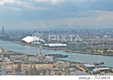 【四日市港ポートビル 展望台からの風景 (四日市コンビナート)】 (高解像度版) 三重県四日市市霞 75216629