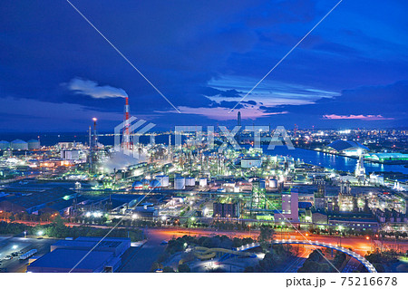 【四日市港ポートビル 展望台からの風景 (夜景) (四日市コンビナート)】 三重県四日市市霞 75216678