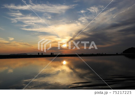 日本のウユニ塩湖 父母ヶ浜 日本のウユニ塩湖 父母ヶ浜 75217225