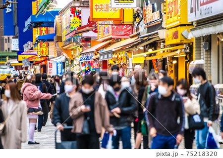 日本の東京都市景観　緊急事態宣言下。脅威の人出。もはや平時と変わらない。…＝3月5日、秋葉原 75218320