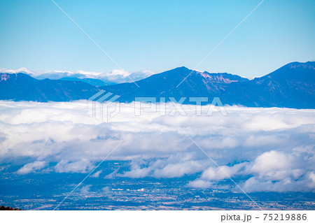 白駒の池 高見石から見た八ヶ岳と雲海 【長野県】 白駒の池 高見石から見た八ヶ岳と雲海 【長野県】 75219886