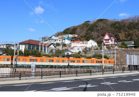 山陽電鉄　塩屋駅付近を走る阪神　8000系電車 75219940