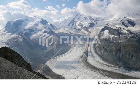 スイス 夏 山の風景 スイス 夏 山の風景 75224128