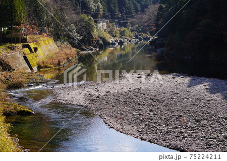 晩秋の鮎喰川 75224211