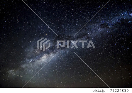 ウユニ塩湖の星空 天の川 ウユニ塩湖の星空 天の川 75224359