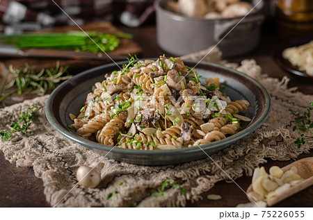 Delicious creamy pasta 75226055