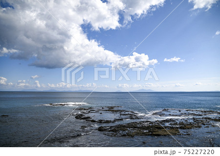 北海道道87号知床公園羅臼線からみた国後島 北海道道87号知床公園羅臼線からみた国後島 75227220