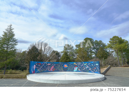 兵庫県西脇市　日本のへそ公園にある屋外ステージ 75227654