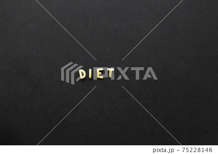 並べたパスタの文字「DIET」 並べたパスタの文字「DIET」 75228146