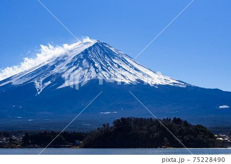 快晴の冬空と富士山 75228490