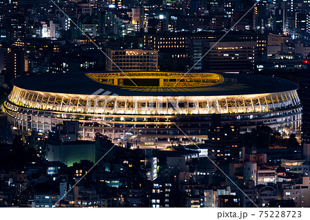 国立競技場　新宿区　東京オリンピック　東京パラリンピック　午後　深夜　都心　夜景　東京　観光客 75228723