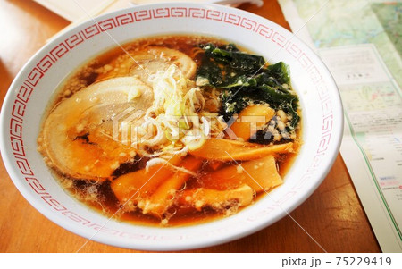 山小屋で出てきた食事 75229419