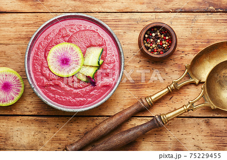 Summer beetroot and daikon soup 75229455