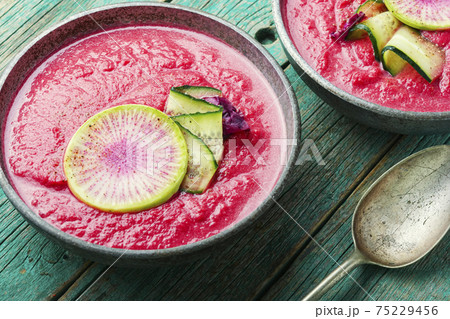 Beetroot cream soup 75229456
