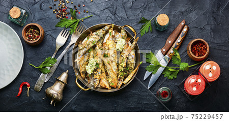 Fried whole fish 75229457