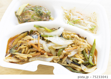 おいしい豚肉とナス入り肉野菜炒め弁当 おいしい豚肉とナス入り肉野菜炒め弁当 75233041