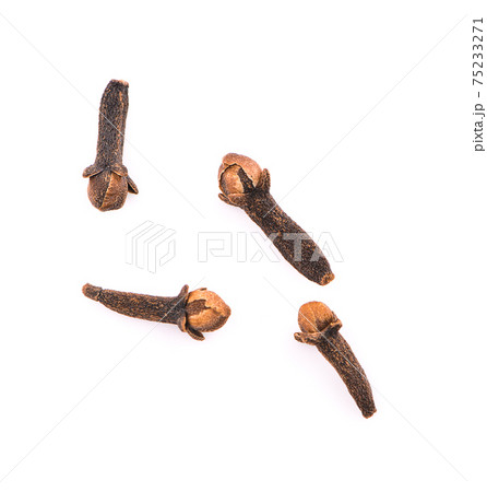 dry cloves isolated on a white background 75233271