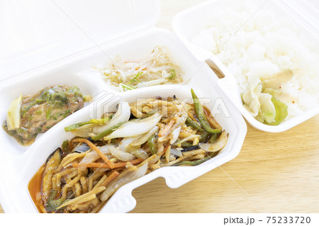 おいしい豚肉とナスと野菜炒め弁当 75233720