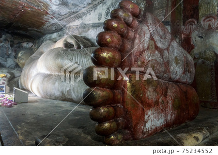 世界遺産　ダンブッラの黄金寺院 75234552