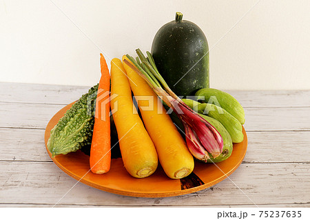 沖縄県産 島野菜集合 沖縄県産 島野菜集合 75237635