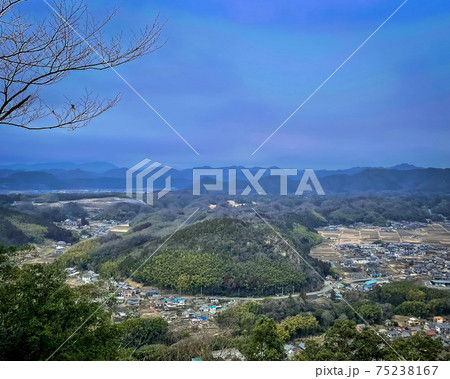岐阜県可児市兼山の美濃金山城本丸跡から眺める景色 75238167