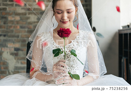 薔薇を持つ花嫁 75238256