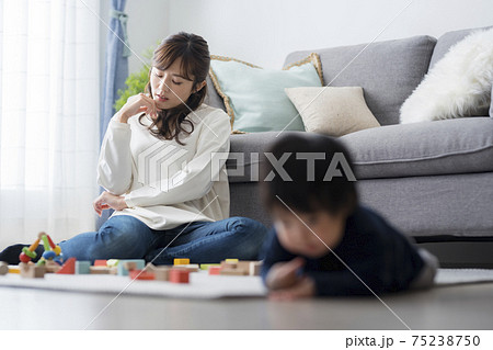 育児疲れイメージ 75238750