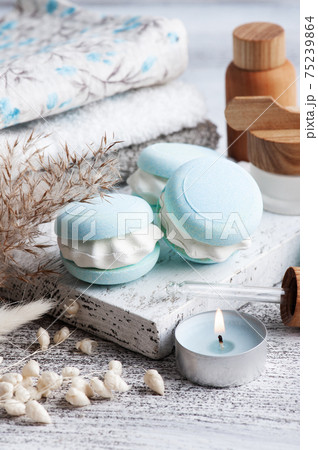 Spa composition with bath bombs 75239864