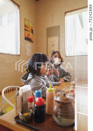 飛沫感染防止パネル　飲食店 75242889