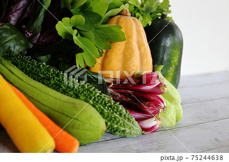 沖縄県産 島野菜集合 75244638