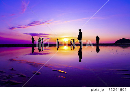 父母ヶ浜の夕焼け 香川県 父母ヶ浜の夕焼け 香川県 75244695