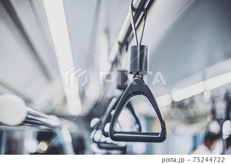 電車のつり革 75244722