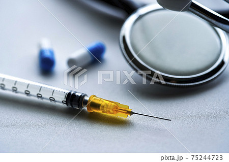 医療・薬・注射器 75244723