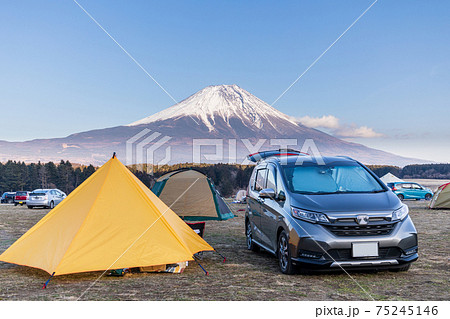 「静岡県」富士山とオートキャンプ場 75245146