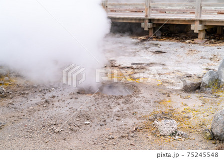 日本にある長崎県の観光名所「雲仙地獄」と「雲仙温泉」の写真 75245548